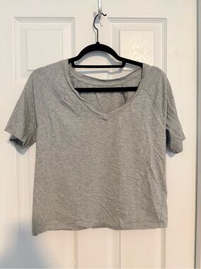Banana Republic Light Gray V-Neck Short Sleeve Tee